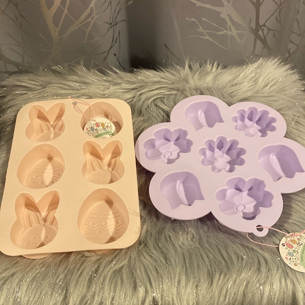 BNWT BUNNY BOULEVARD Flowers Bunny Eggs Cakelet Mold